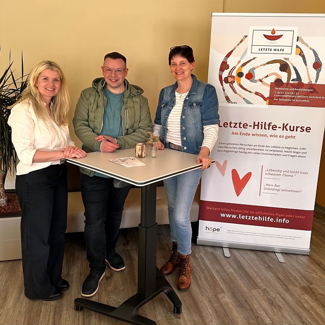 Die Kursleitenden (v.l.): Christiane Raabe, Tobias Schwoch, Leandra Conradi (Foto: Sarah Dornieden)