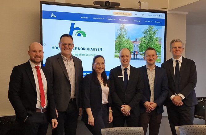 v.l.) Christian Hille (Kreissparkasse Eichsfeld), Prof. Dr. J&ouml;rg Wagner, Daniela Lange (Sparkasse Unstrut-Hainich), Michael Hartmann (VR Bank in Th&uuml;ringen), Matthias Lange (Kyffh&auml;usersparkasse), Prof. Dr. Marcus Sch&auml;fer (Foto: Tina Bergknapp)