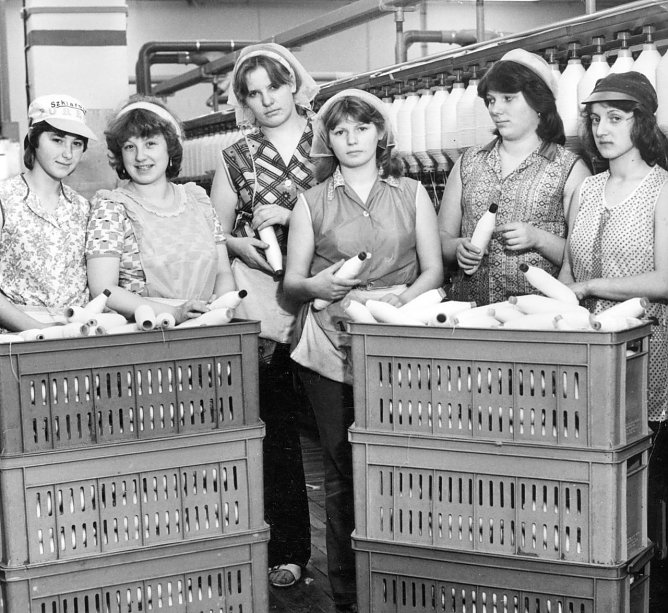 Fr&uuml;here Mitarbeiterinnen der Baumwollspinnerei in Leinefelde. (Foto: Archiv Stadtverwaltung)