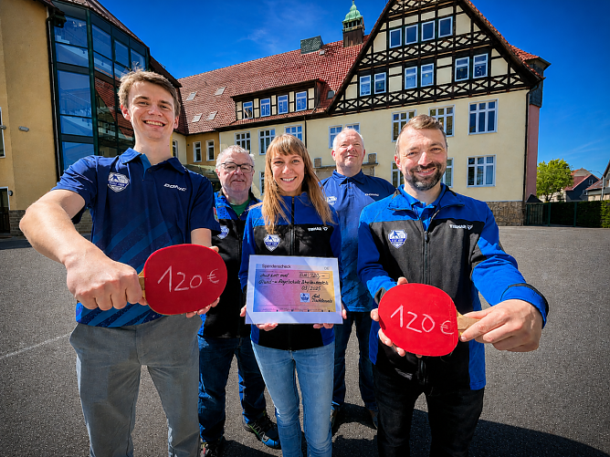 Die Regelschule Breitenworbis freut sich &uuml;ber die Spende der Tischtennis-Abteilung des TSV 1891 Breitenworbis (Foto: Peter Cott)