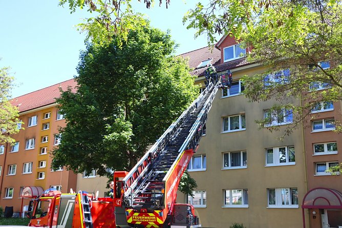 Mit der Drehleiter rückte die Heiligenstädter Feuerwehr an. (Foto: Niklas-Finn Beck) Mit der Drehleiter rückte die Heiligenstädter Feuerwehr an. (Foto: Niklas-Finn Beck)