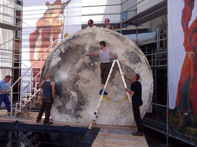 Schwitzen im Schlosshof (Foto: Theater Nordhausen)