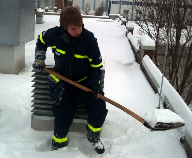 Einsatz auf Dächern (Foto: THW) Einsatz auf Dächern (Foto: THW)