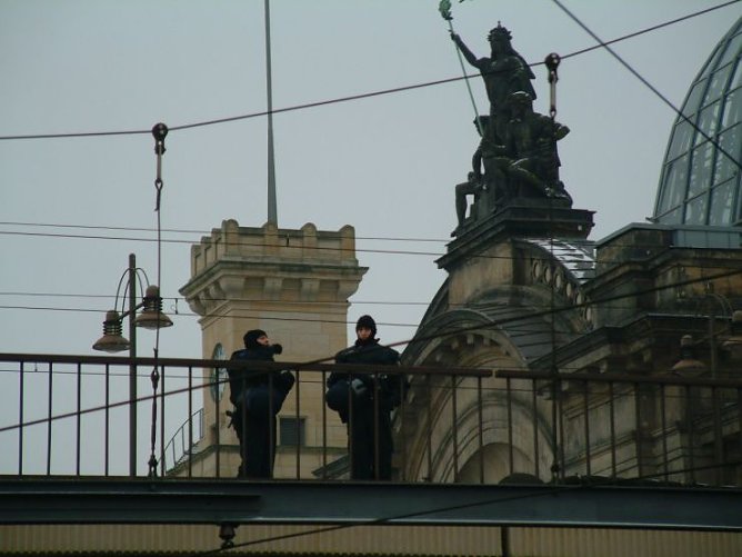 Die Polizei &uuml;berwachte Bahnhof, Gleise und Unterf&uuml;hrungen (Foto: Anonymus)