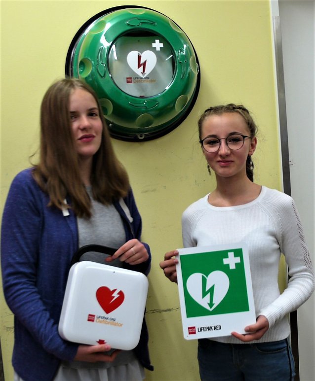 Bild: Maria John und Laura Tr&uuml;mper (v.li.)