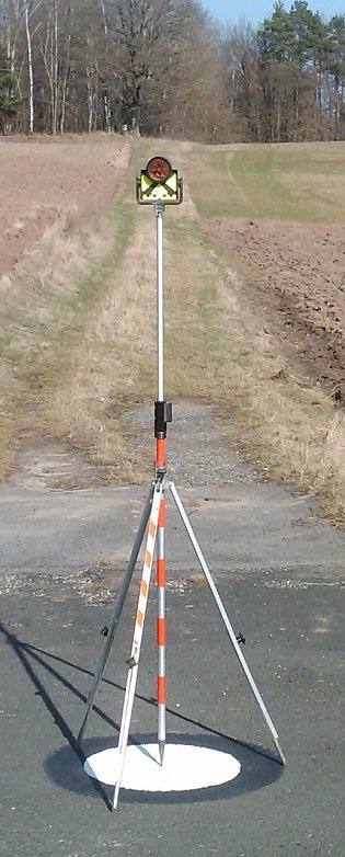 Bild: Signalmarken f&uuml;r Vermessungsfl&uuml;ge in Nordth&uuml;ringen - bitte in Ruhe lassen