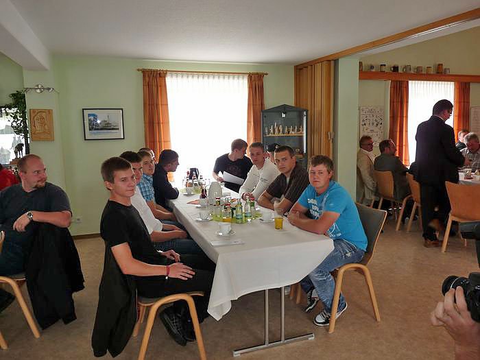 Zeugnisse &uuml;bergeben