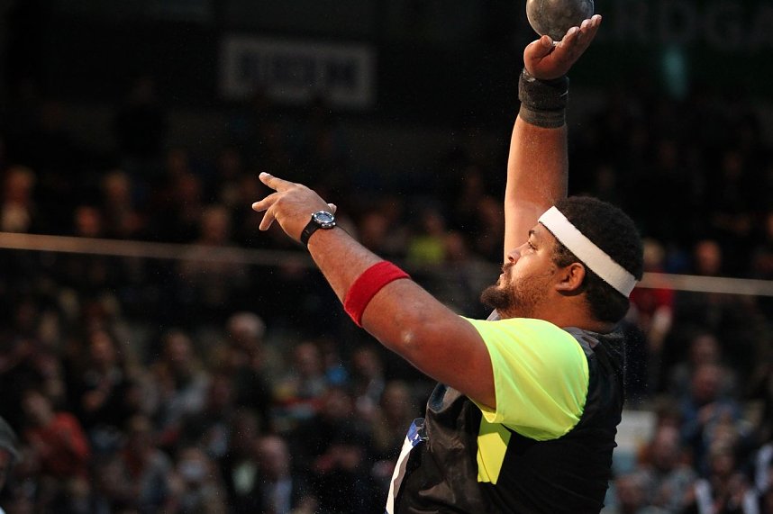 M&auml;nner beim Indoor