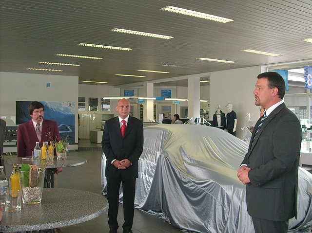 &Uuml;bergabe Spendenfahrzeug durch das Autohaus Fritze Sondershausen