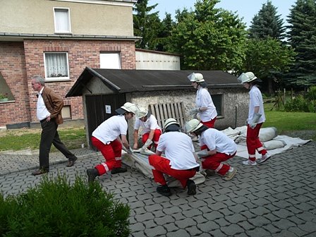 Junge Sanit&auml;ter im Wettstreit