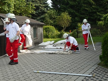 Junge Sanit&auml;ter im Wettstreit