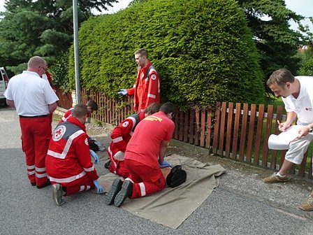 Junge Sanit&auml;ter im Wettstreit