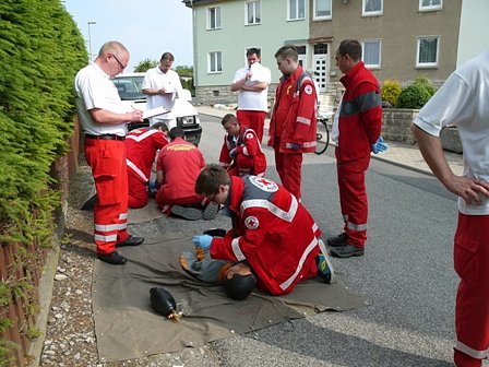Junge Sanit&auml;ter im Wettstreit