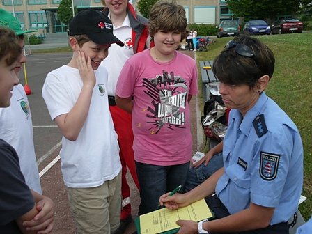 Junge Sanit&auml;ter im Wettstreit