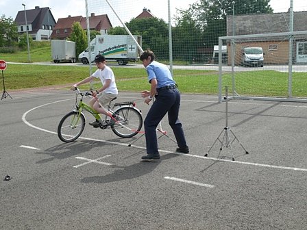 Junge Sanit&auml;ter im Wettstreit