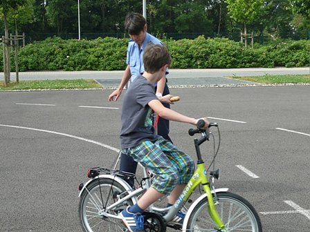 Junge Sanit&auml;ter im Wettstreit