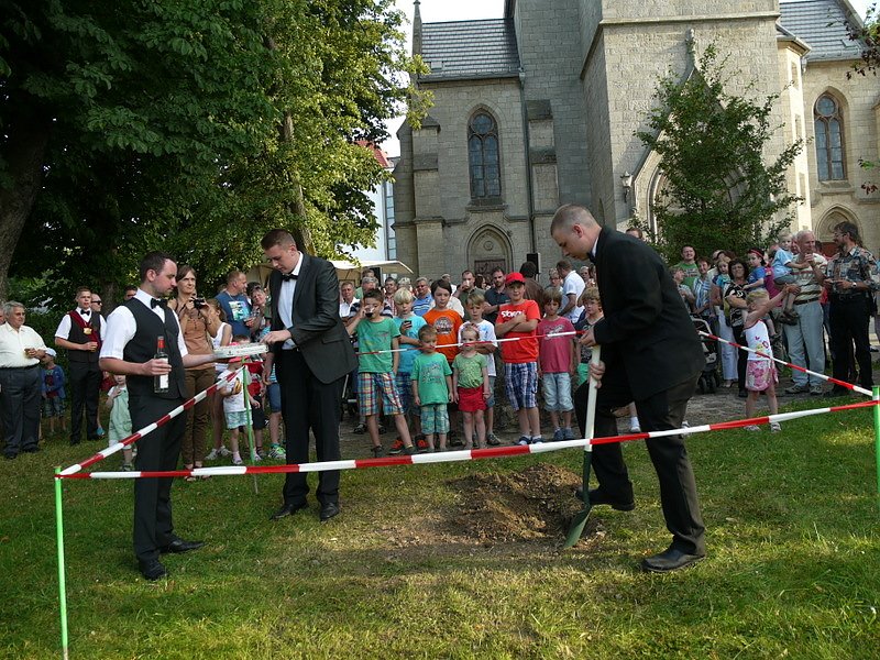 Ausgrabung und Beginn der Leinefelder Kirmes 2013
