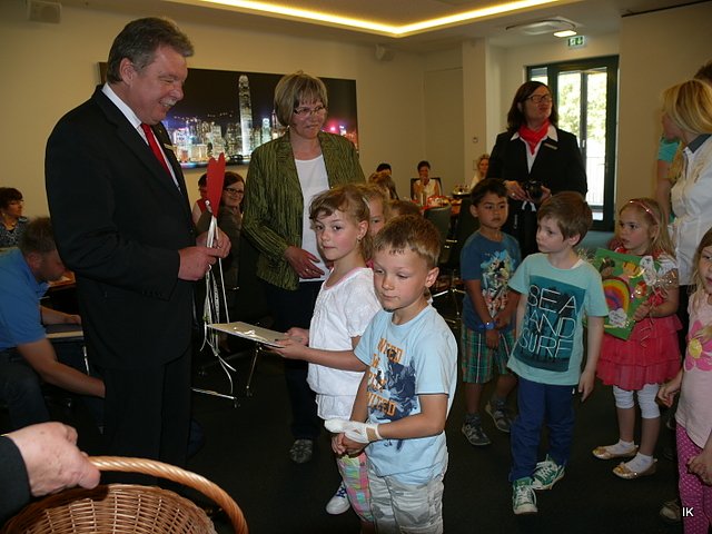 Spenden&uuml;bergabe in der Kreissparkasse