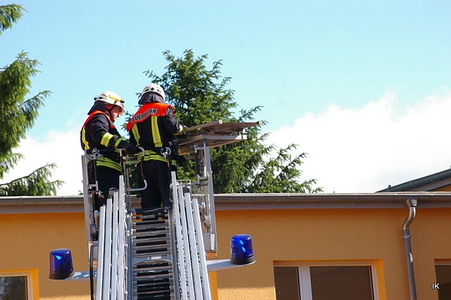 Feuerwehr&uuml;bung an Hentrich-Schule