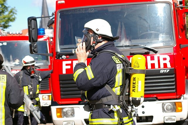 Feuerwehr&uuml;bung an Hentrich-Schule