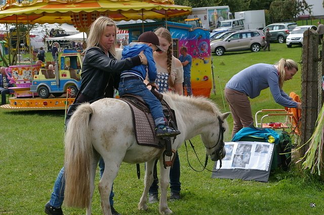 Er&ouml;ffnung des Bauernmarktes in Kallmerode