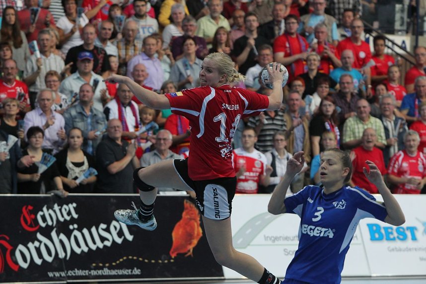 THC gewinnt erstes Champion League Spiel klar mit 33:20