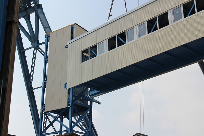 Neue Seilfahrtsbr&uuml;cke wird montiert