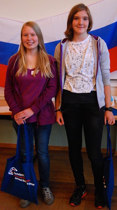 Spielend Russisch lernen: Tina L&ouml;sche (14) und Katharina Albert (15)