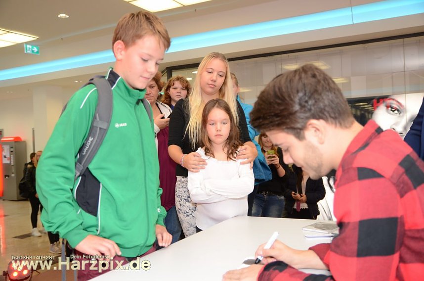 Luca H&auml;nni in der Marktpassage