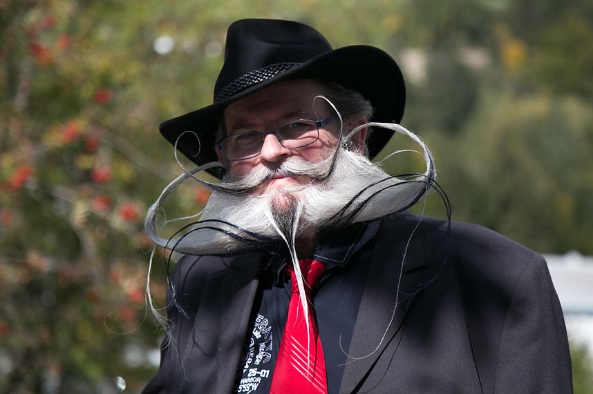 Armin Knapp vom deutschen Bartclub "Die Pforzemer Schn&auml;uz" siegt in der Kategorie Vollbart Freistil.