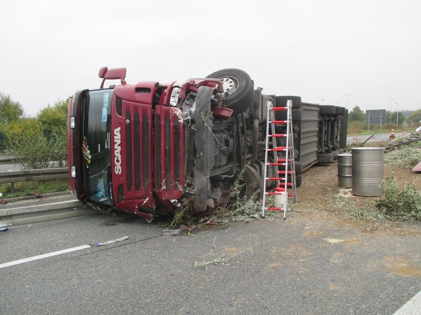 Leitplanke durchbrochen