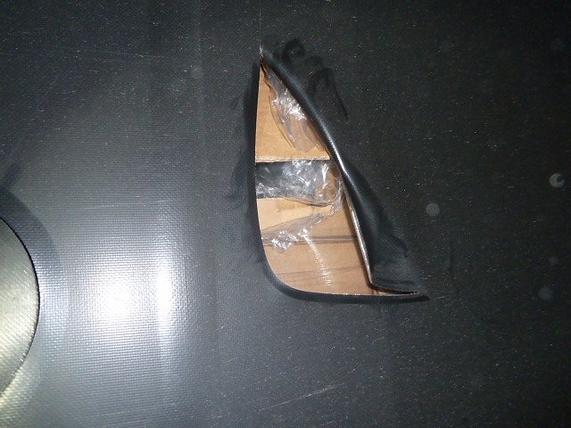 Planen aufgeschlitzt