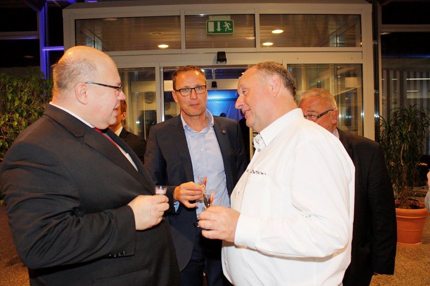 Gewichtiger Gast zum Oktoberfest im Autohaus Peter