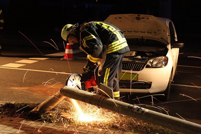 Stra&szlig;enlaterne angefahren