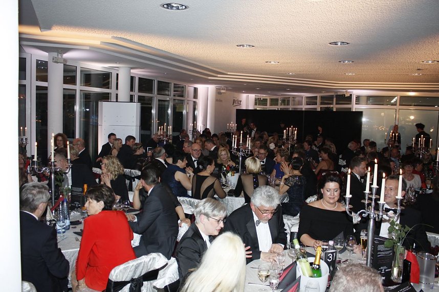 21. Fr&uuml;hlingsball im Autohaus Peter