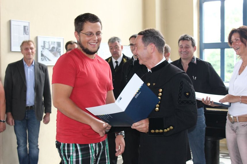 Bergbautechnologen beenden Ausbildung