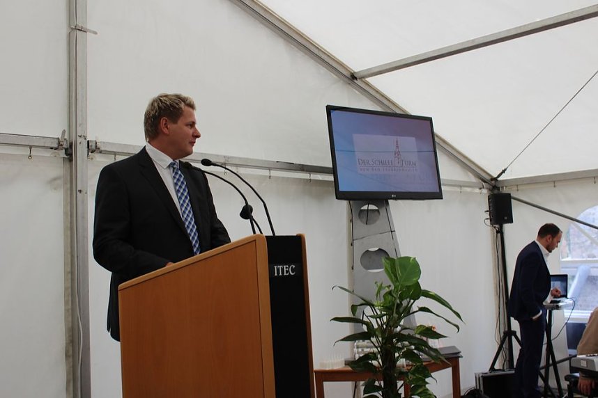 Mit Festakt schiefer Turm als gerettet gefeiert