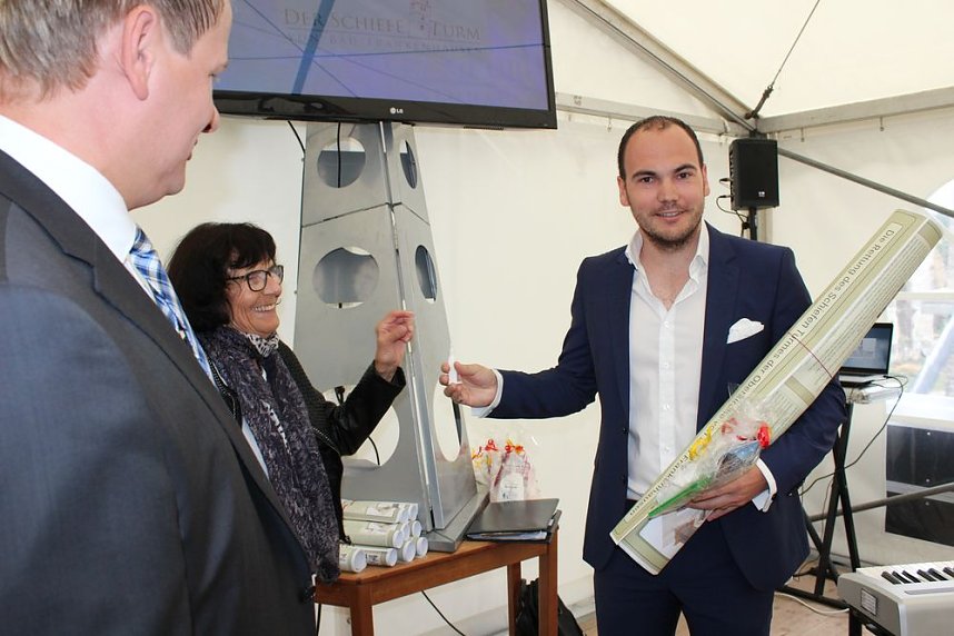 Mit Festakt schiefer Turm als gerettet gefeiert