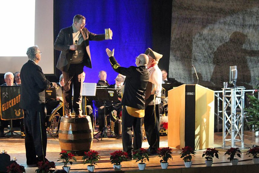 Ministerpr&auml;sident bekam Schl&auml;ge