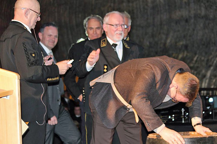 Ministerpr&auml;sident bekam Schl&auml;ge