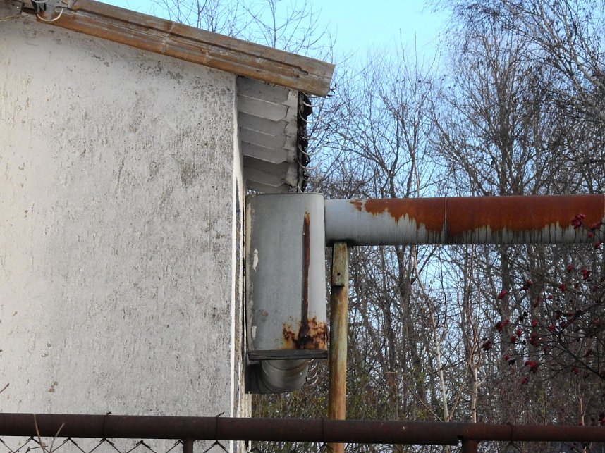 Peter Blei in den Ruinen der Schuhfabrik in Wiehe
