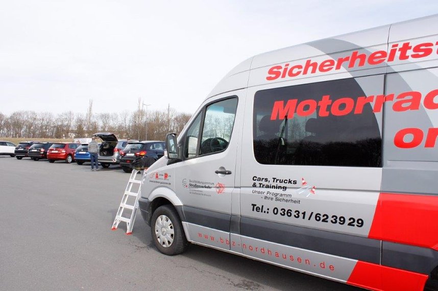 Ab ins Gel&auml;nde: Autohaus-Peter-Gruppe lud zum Aktionstag ins Autodrom