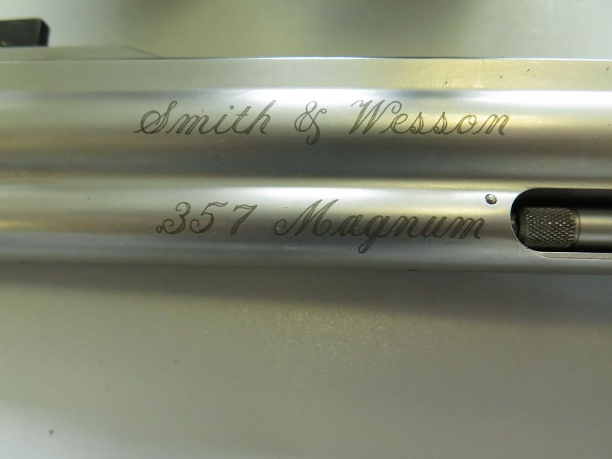 Pr&auml;sentation der sichergestellten Waffen und Munition