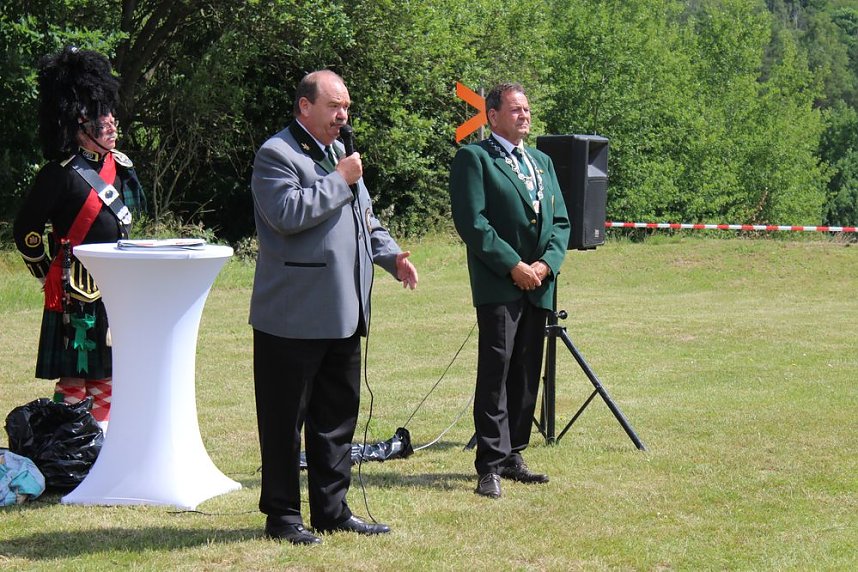 Gro&szlig;e Parade auf dem Dickkopf