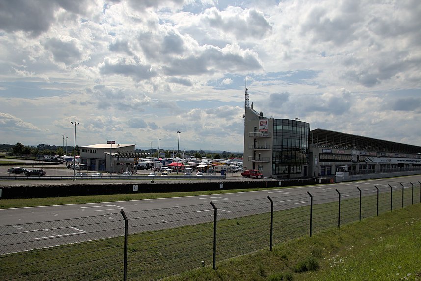 An der Piste und in der Stadt