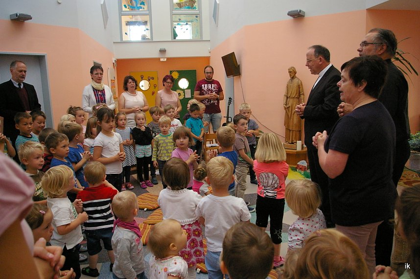 Bischof im Kindergarten Beuren