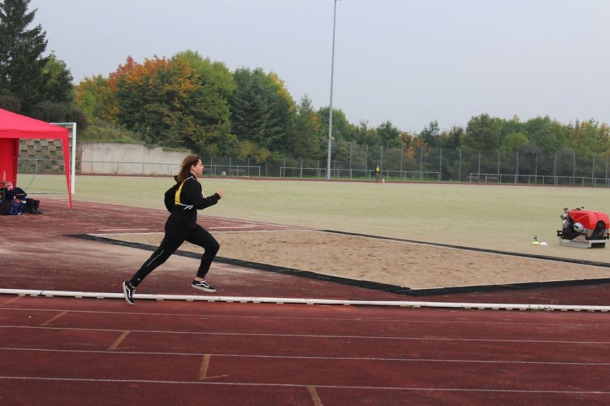 Leistungsspange von jungen Feuerwehrleuten erk&auml;mpft