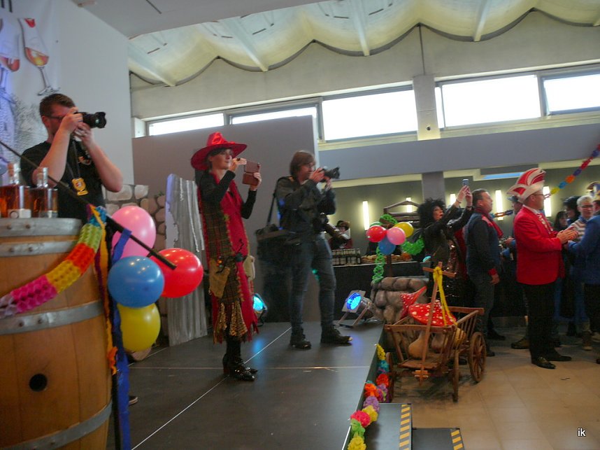 Empfang im Foyer am Rosenmontag