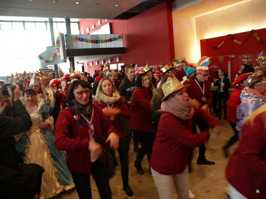 Empfang im Foyer am Rosenmontag