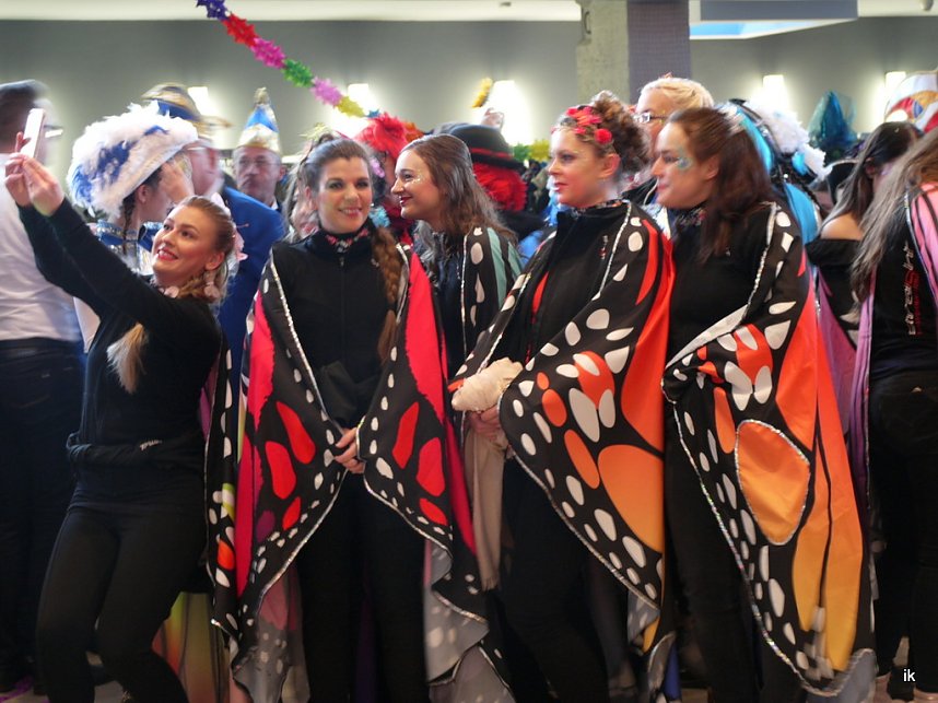 Empfang im Foyer am Rosenmontag